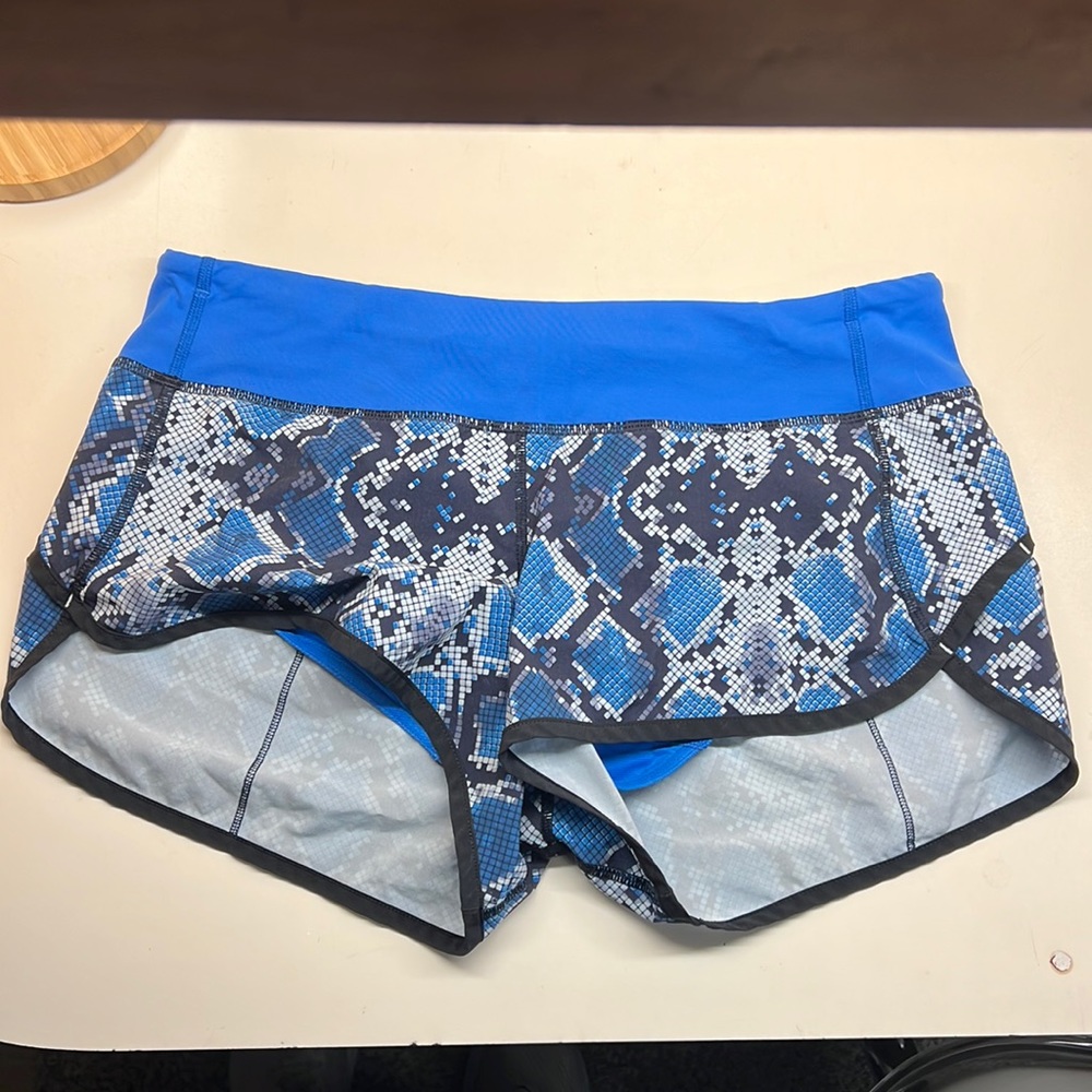 Lululemon shorts 2.5 in